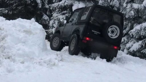 Sníh komplikuje dopravu