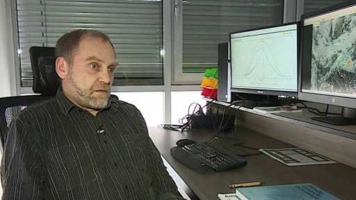 Výkyvy počasí a s nimi spojená proměnlivost výkonu solárních elektráren