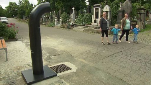 Hřbitovní poesiomat