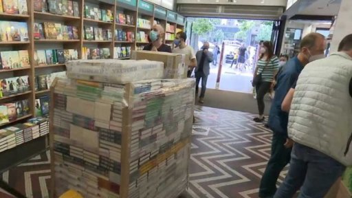 Nedostatek papíru pro knihy