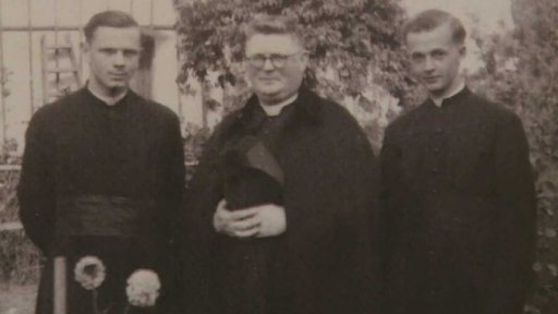 Výstava o umuřených kněžích