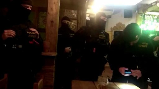 Reportáž dne: Vyšetřování okolností oslavy v Teplicích