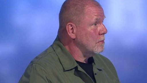 Následky tornáda objektivem válečného fotografa