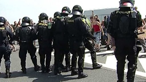 Zásah policistů na CzechTeku 2005