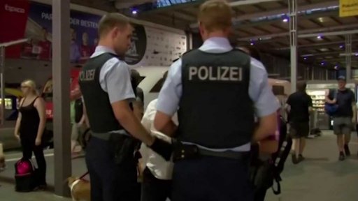 Nasazení zakázaných zbraní; Váleční zločinci stále na útěku