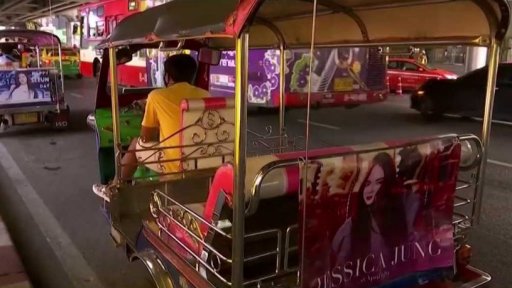 Pomoc pro řidiče tříkolových vozítek v Thajsku