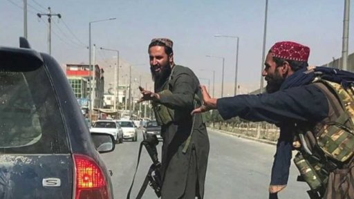 Evakuace z kábulského letiště pokračují; Zprávy o opozici vůči Tálibánu