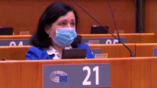 Twitterová válka mezi evropskými politiky + rozhovor s J. Kovářem