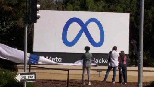 Z Facebooku se stává Meta