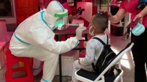 Koronavirus a jeho původ a rychlé šíření světem + rozhovor s L. Grubhofferem