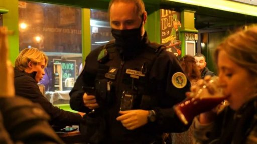 Omikron se v Evropě šíří nejrychleji ve Francii