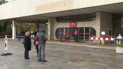 Na Slovensku požádala veřejnoprávní TV a rozhlas o přednostní očkování klíčového personálu