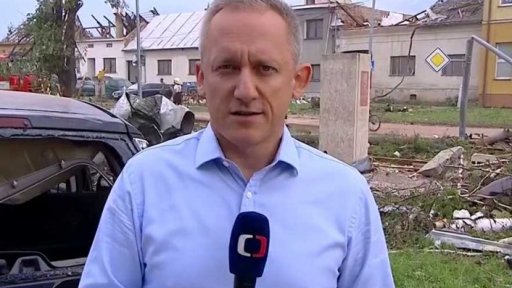 Pozadí novinařiny ihned po tornádu