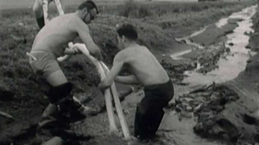 Výbušné nálože pomáhají s prorážením odvodňovacích kanálů (1965)