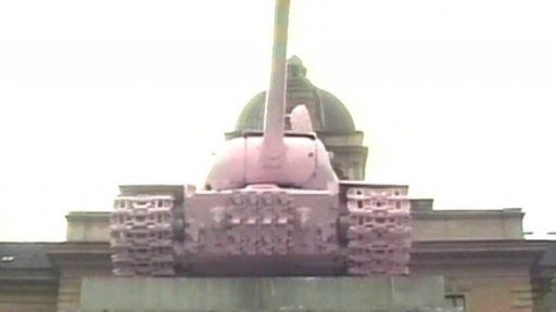 Růžový tank