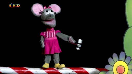 Tryský láká Tryskáčka na sýr.