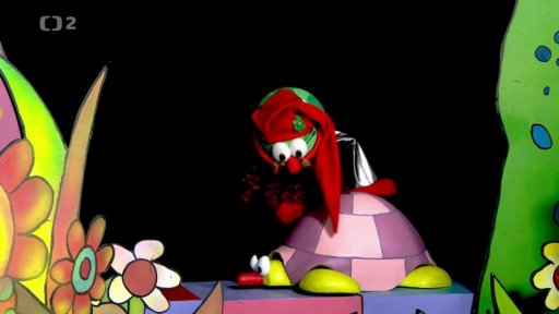 Muf přemluví Fámulu, aby se s ním coby želva vydala na loudění cukrlat.