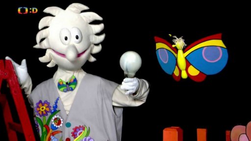 Pip vyměňuje žárovky ve hvězdách, aby v noci svítily.