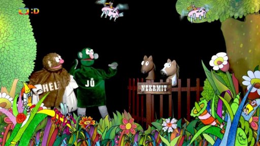 Jů a Hele obdivují koně v ohradě, Mufovád Helemu zabrání je krmit