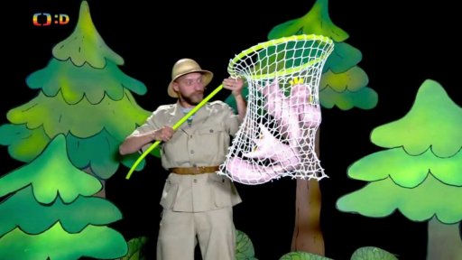 Polapil místo včelky chytil lelky.