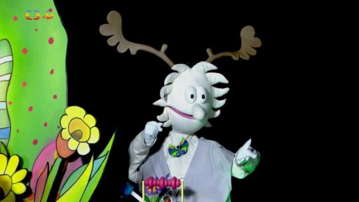 Fámula s Mufem navštěvují profesora Smolíčka v muzeu paroží a nakonec jim pomůže Pip.