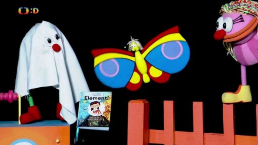 Otylka předvádí Mufovi s Fámulou knihu Elementi.