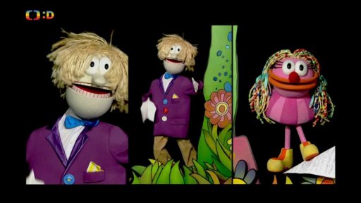 Hary s Fámulou zpívají japonskou píseň o origami.