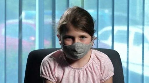 Představ si, že si můžeš vybrat mezi domácím vzděláváním a běžným chozením do školy.