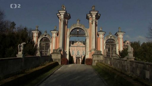 Křížová cesta u zámku v Nových Hradech