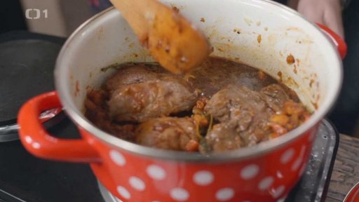 Kančí líčka, jalovec a pivo