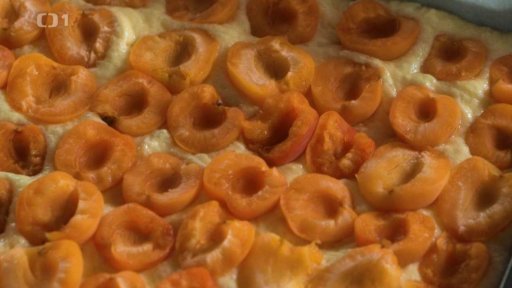 Jogurtový koláč s ovocem a drobenkou