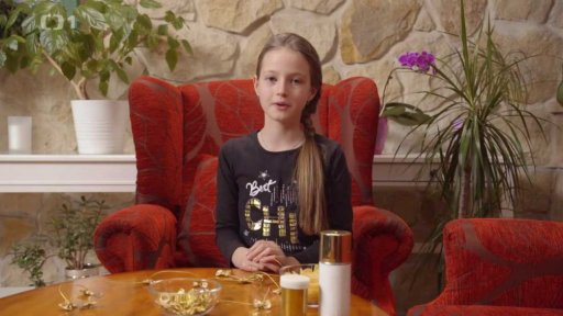 Vánoční řetěz z pozlacených těstovin