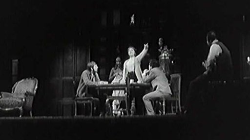 Vinohradské divadlo hrálo ve prospěch bojujícího Vietnamu