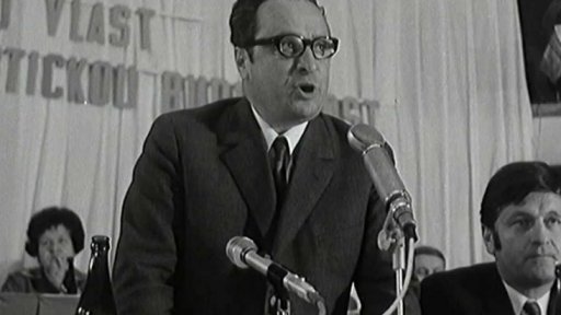 Na celostátním aktivu novinářů promluvil Oldřich Švestka, tajemník ÚV KSČ