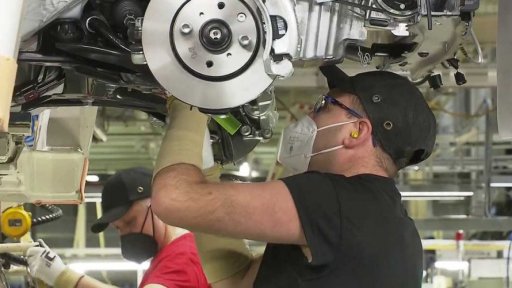 Komplikovaný rok pro automobilky