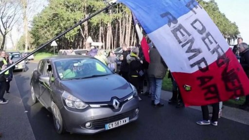 Protesty proti opatřením v Paříži