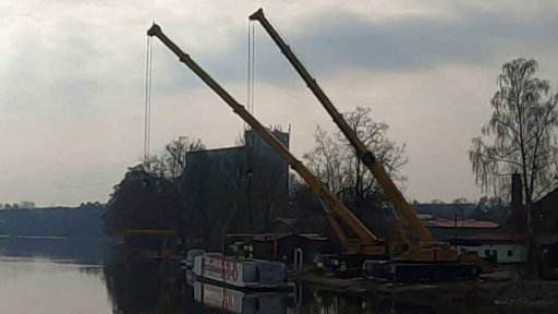 Zvedání výletní lodě