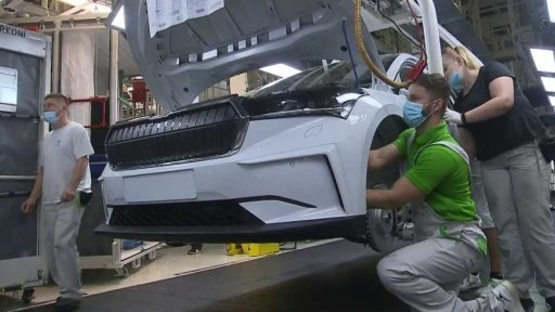 Prodlužují se dodávky nových aut