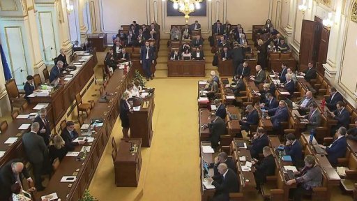 Mimořádná schůze sněmovny