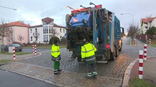 Plné kontejnery na tříděný odpad