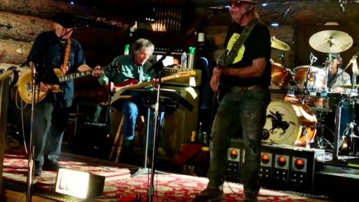 Neil Young proti Spotify