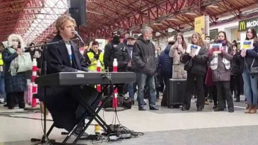 Tom Odell podpoří Ukrajinu i Červený kříž