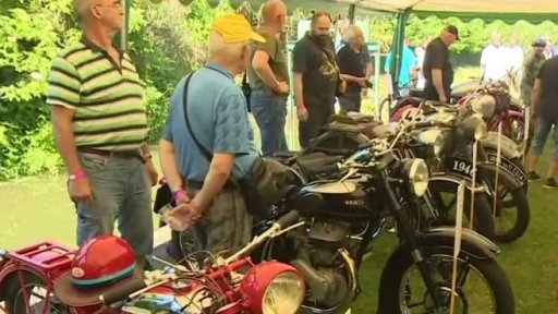 Sjezd historických motocyklů a aut značky Jawa