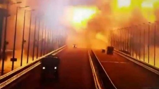 Na ruském mostě na Krymu vypukl požár