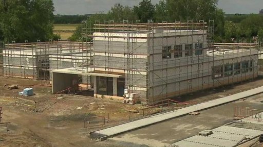 Zpráva ČNB o finanční stabilitě a nadhodnocené ceny nemovitostí