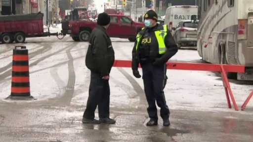 Blokáda kanadsko-amerických hranic + rozhovor s M. Fiřtovou