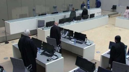 Mezinárodní vyšetřování zločinů v Buče + rozhovor s M. Lipovským