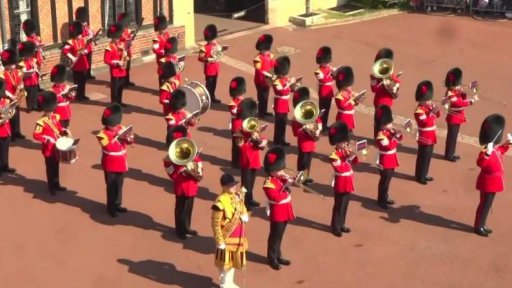 Britská královna oslavuje 96. narozeniny