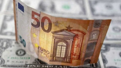 Jeden dolar za jedno euro