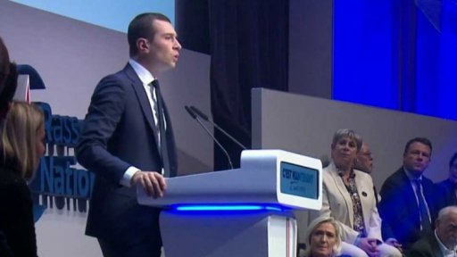 V čele strany střídá Le Penovou mladý politik